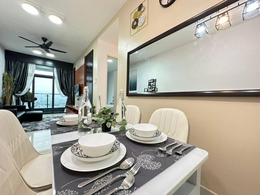 Apartamento Legasi At Kampong Bahru With Full Kl View, 10Min Walk Train Station & Klcc Kuala Lumpur Exterior foto