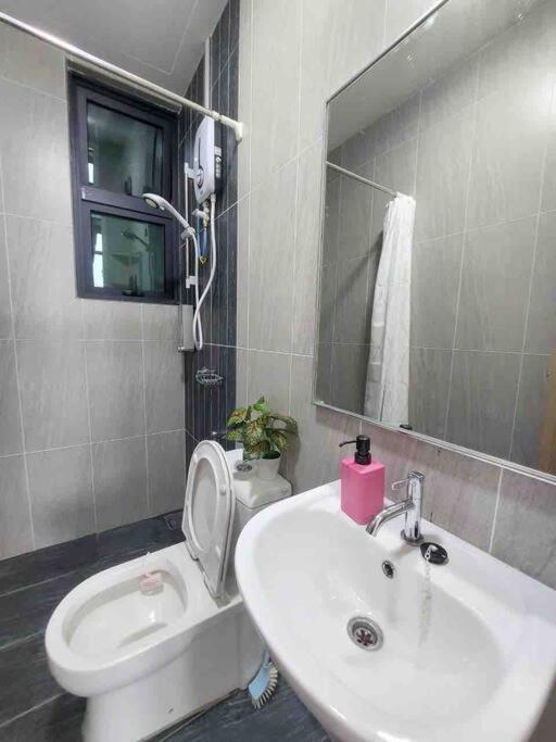Apartamento Legasi At Kampong Bahru With Full Kl View, 10Min Walk Train Station & Klcc Kuala Lumpur Exterior foto